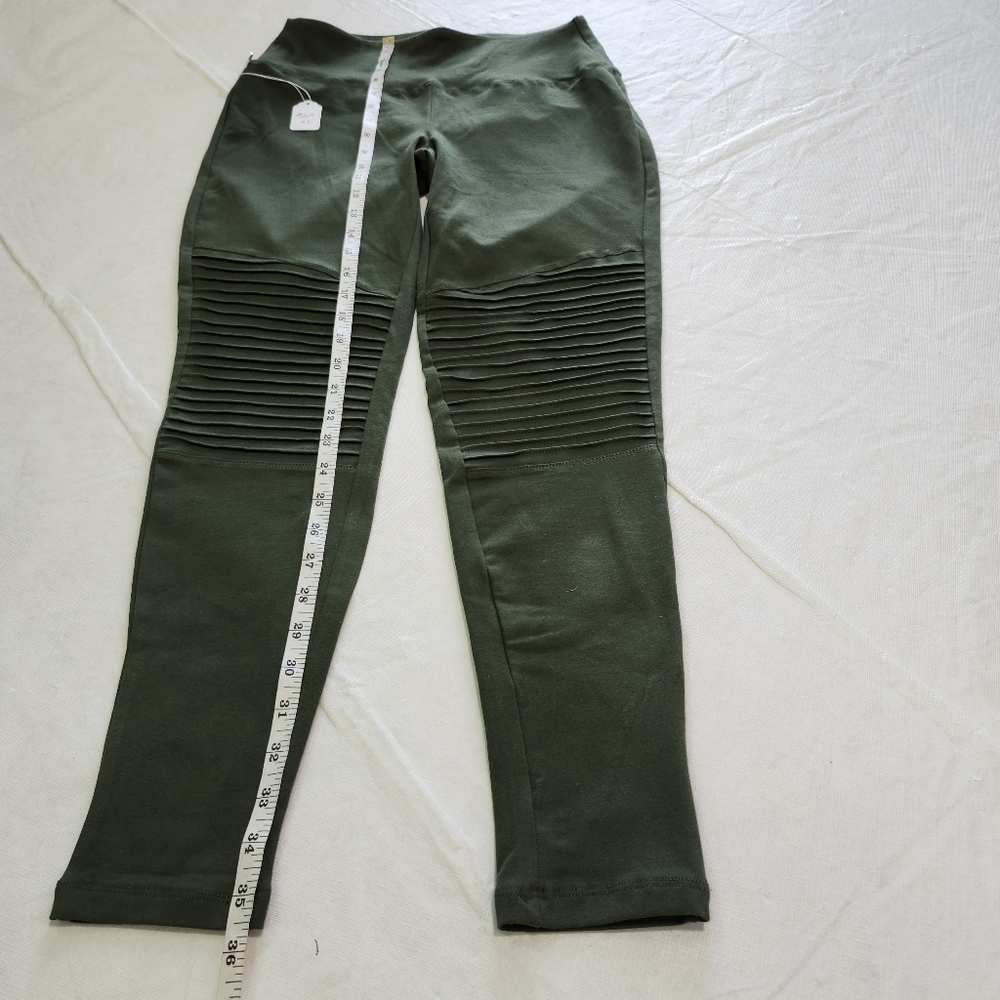 Zenana Outfitters Amy Green Cotton Wide Waistband Moto Leggings - Picture 5 of 11